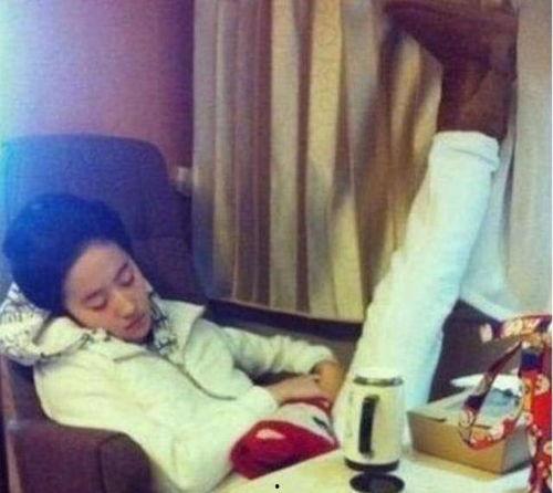 明星睡觉图片大全,揭秘明星们的“美容觉”秘密  第2张